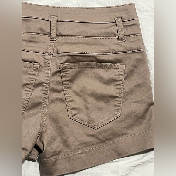 Refuge Women's Mauve High Waisted Button Up and Zipper Shorts Size 0 - Picture 14 of 15